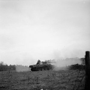 German Panther captured by 4th Coldstream Guards, Geijsteren castle on the banks of the Maas, 29 November 1944; IWM B 12184