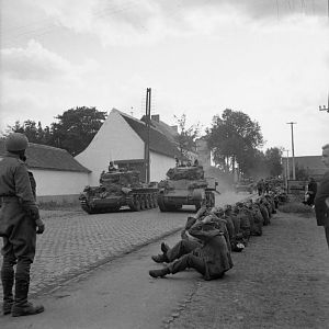 Cromwell and Stuart tanks of Guards Armoured Division advance to Brussels, 3 September 1944; IWM BU 546