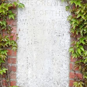 plaque stating that Winston Churchill build most of this wall between 1925 & 1932